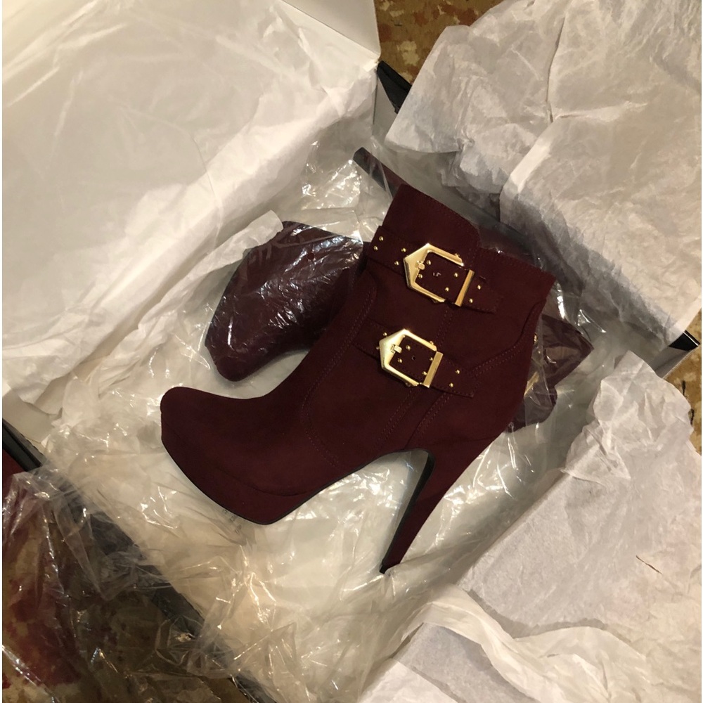 G By GUESS / DALLI 12 Stiletto Ankle Booties Size: 8.5 M